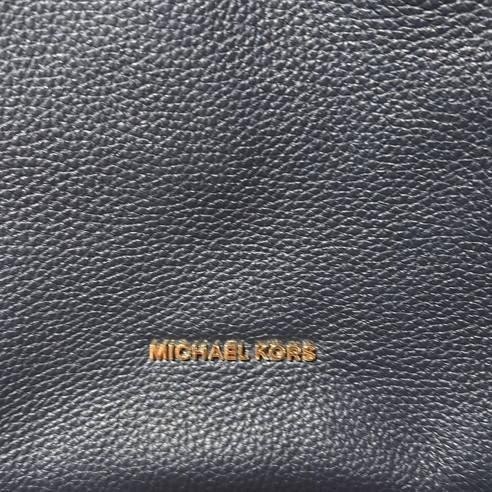 MICHAEL KORS NAVY SHOULDER BAG, CHAIN STRAPS. Excellent condition no wear - Picture 2 of 11